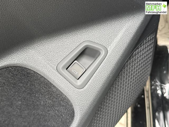 Volkswagen / Golf Variant / Schwarz / / / AHK+ACC+eHK+KAMERA+SHZ+KLIMA+LED+17 ALU