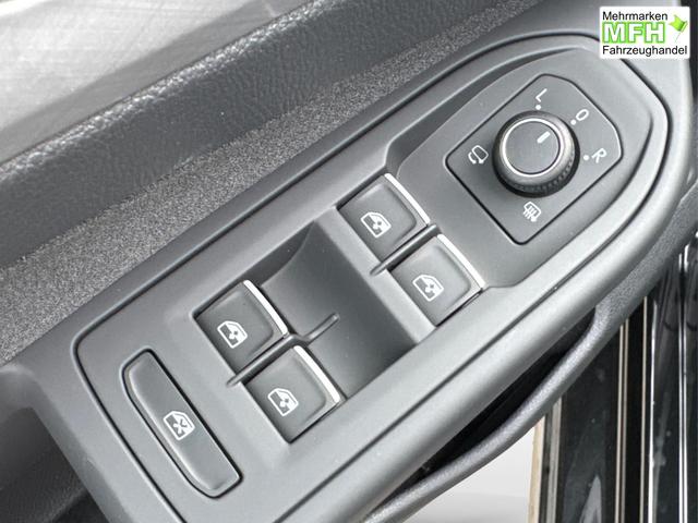 Volkswagen / Golf Variant / Schwarz / / / AHK+ACC+eHK+KAMERA+SHZ+KLIMA+LED+17 ALU