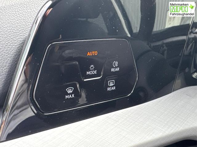 Volkswagen / Golf Variant / Schwarz / / / AHK+ACC+eHK+KAMERA+SHZ+KLIMA+LED+17 ALU