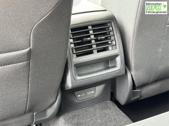 Volkswagen / Golf Variant / Schwarz / / / AHK+ACC+eHK+KAMERA+SHZ+KLIMA+LED+17 ALU