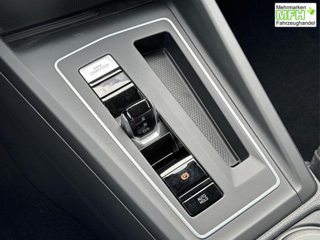 Volkswagen / Golf Variant / Schwarz / / / AHK+ACC+eHK+KAMERA+SHZ+KLIMA+LED+17 ALU
