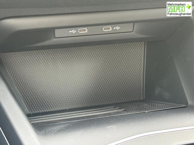 Volkswagen / Golf Variant / Schwarz / / / AHK+ACC+eHK+KAMERA+SHZ+KLIMA+LED+17 ALU