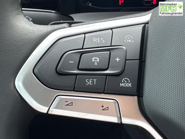 Volkswagen / Golf Variant / Schwarz / / / AHK+ACC+eHK+KAMERA+SHZ+KLIMA+LED+17 ALU