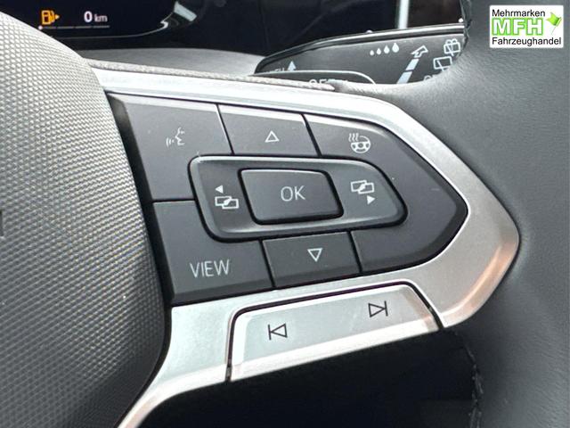 Volkswagen / Golf Variant / Schwarz / / / AHK+ACC+eHK+KAMERA+SHZ+KLIMA+LED+17 ALU