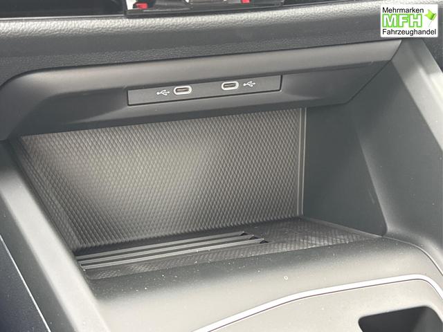 Volkswagen / Golf Variant / Grau / / / AHK+ACC+eHK+KAMERA+SHZ+KLIMA+LED+17 ALU
