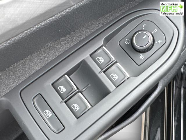 Volkswagen / Golf Variant / Schwarz / / / AHK+ACC+eHK+KAMERA+SHZ+KLIMA+LED+17 ALU