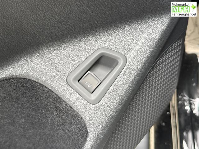 Volkswagen / Golf Variant / Schwarz / / / AHK+ACC+eHK+KAMERA+SHZ+KLIMA+LED+17 ALU