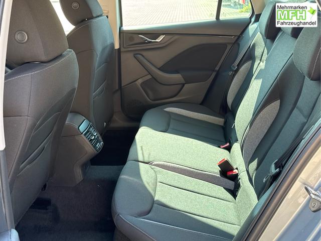 Skoda / Kamiq / Silber / / / SHZ+KAMERA+SMARTLINK+PDC+LED+16 ALU, Bei den verwendeten Bildern kann es sich um Beispielbilder handeln, ggf. teilweise mit Sonderausstattung.