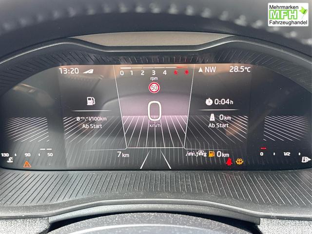 Skoda / Kamiq / Grau / / / SHZ+KAMERA+SMARTLINK+PDC+LED+16 ALU, Bei den verwendeten Bildern kann es sich um Beispielbilder handeln, ggf. teilweise mit Sonderausstattung.