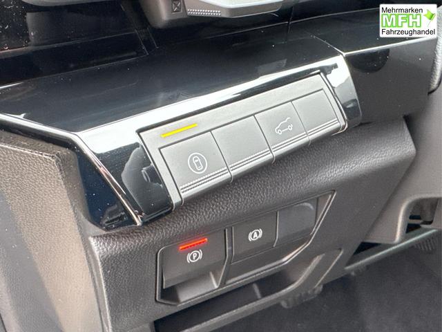 Renault / Austral / Blau / / / LED+KAMERA+PDC+19 LM, Bei den verwendeten Bildern kann es sich um Beispielbilder handeln, ggf. teilweise mit Sonderausstattung.