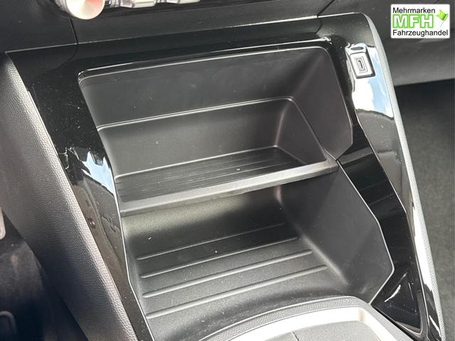 Peugeot / 208 / Schwarz / / / MAN6+SHZ+LED+PDC+TEMPOMAT, Bei den verwendeten Bildern kann es sich um Beispielbilder handeln, ggf. teilweise mit Sonderausstattung.