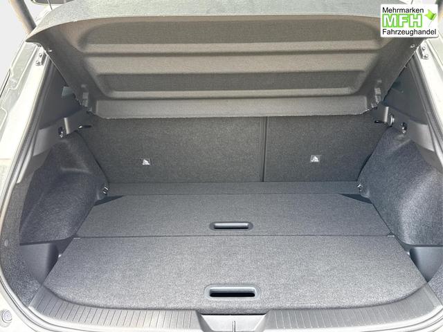 Nissan / Qashqai / Silber / / / KAMERA+ACC+PDC+EL.HECKKL.+SHZ+LED , Bei den verwendeten Bildern kann es sich um Beispielbilder handeln, ggf. teilweise mit Sonderausstattung.
