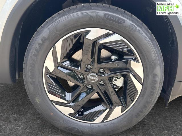 Nissan / Qashqai / Silber / / / KAMERA+ACC+PDC+EL.HECKKL.+SHZ+LED , Bei den verwendeten Bildern kann es sich um Beispielbilder handeln, ggf. teilweise mit Sonderausstattung.