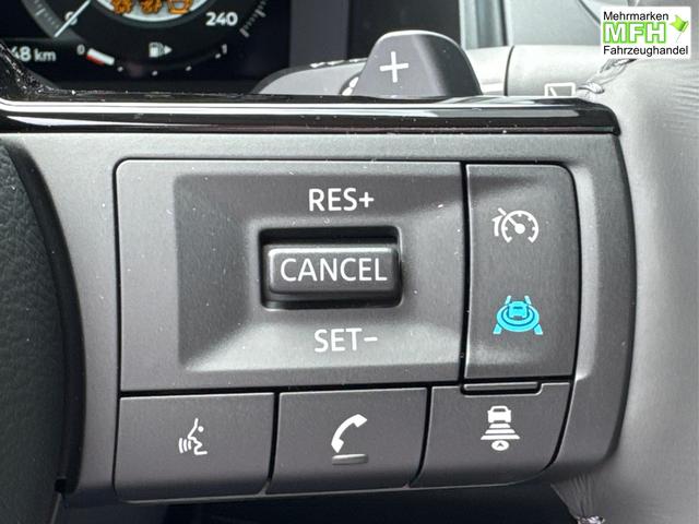 Nissan / Qashqai / Silber / / / KAMERA+ACC+PDC+EL.HECKKL.+SHZ+LED , Bei den verwendeten Bildern kann es sich um Beispielbilder handeln, ggf. teilweise mit Sonderausstattung.