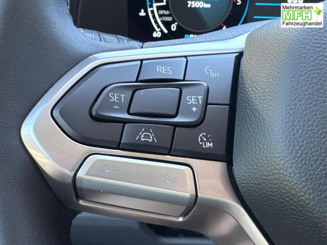 Volkswagen / T7 Caravelle / / / / KR+SHZ+AHK+GJR+KLIMAAUT.+ KAMERA+ PDC+ LED, Bei den verwendeten Bildern kann es sich um Beispielbilder handeln, ggf. teilweise mit Sonderausstattung.
