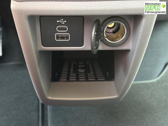 Volkswagen / T7 Caravelle / / / / LR+9 Sitze+AHK+KLIMAAUT.+KAMERA+PDC+LED, Bei den verwendeten Bildern kann es sich um Beispielbilder handeln, ggf. teilweise mit Sonderausstattung.