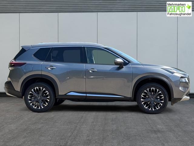Nissan / X-Trail / Grau / / / BOSE+360 KAM+NAVI+SHZ+ACC+HuD+19 LM, Bei den verwendeten Bildern kann es sich um Beispielbilder handeln, ggf. teilweise mit Sonderausstattung.