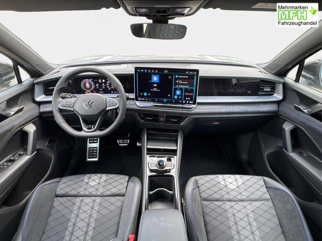 Volkswagen / Tayron / Silber / / / PLUG-IN+PANO+AHK+HuD+MATRIX+360 KAM+20ALU+ACC+eHK+BLACK STYLE