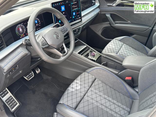 Volkswagen / Tayron / Silber / / / PLUG-IN+PANO+AHK+HuD+MATRIX+360 KAM+20ALU+ACC+eHK+BLACK STYLE