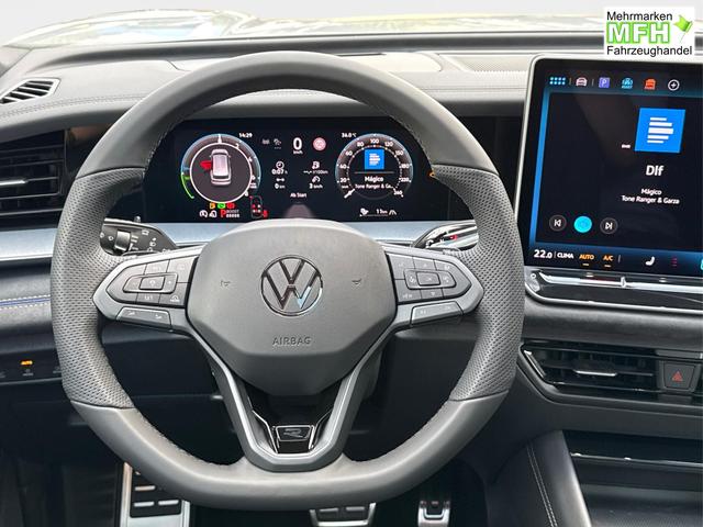 Volkswagen / Tayron / Silber / / / PLUG-IN+PANO+AHK+HuD+MATRIX+360 KAM+20ALU+ACC+eHK+BLACK STYLE