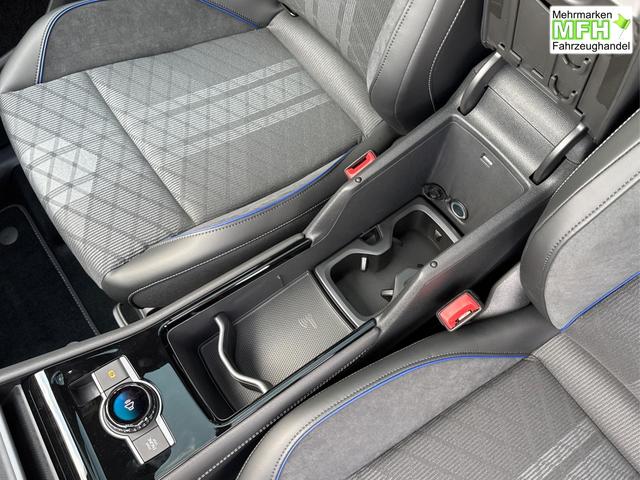 Volkswagen / Tayron / Silber / / / PLUG-IN+PANO+AHK+HuD+MATRIX+360 KAM+20ALU+ACC+eHK+BLACK STYLE