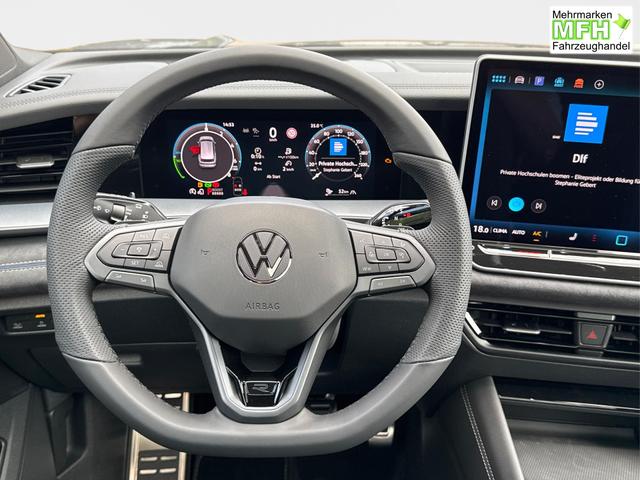 Volkswagen / Tayron / Grau / / / PLUG-IN+PANO+AHK+HuD+MATRIX+360 KAM+20ALU+ACC+eHK+BLACK STYLE