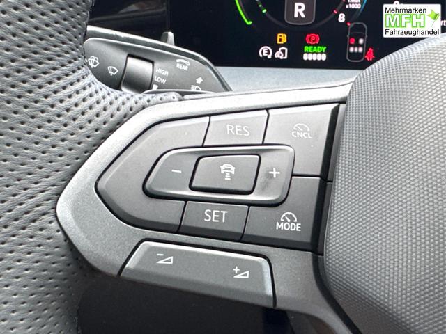 Volkswagen / Tayron / Grau / / / PLUG-IN+PANO+AHK+HuD+MATRIX+360 KAM+20ALU+ACC+eHK+BLACK STYLE