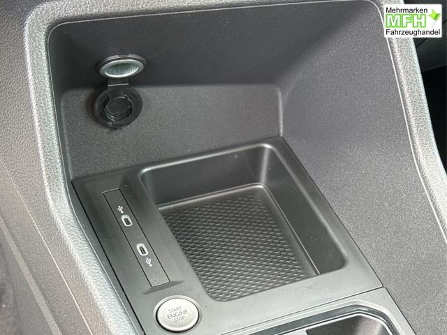 Volkswagen / Caddy Maxi / / / / Caddy Maxi +PDC v+h+KAMERA+SHZ+GJR+ACC+LANE ASSIST