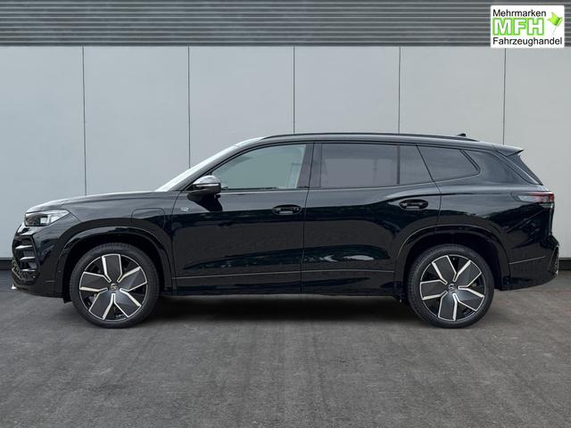 Volkswagen / Tayron / Schwarz / / / PLUG-IN+PANO+AHK+HuD+MATRIX+360 KAM+20ALU+ACC+eHK+BLACK STYLE, Bei den verwendeten Bildern kann es sich um Beispielbilder handeln, ggf. teilweise mit Sonderausstattung.