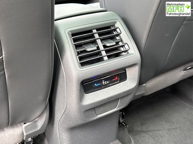Volkswagen / Tayron / Schwarz / / / PLUG-IN+PANO+AHK+HuD+MATRIX+360 KAM+20ALU+ACC+eHK+BLACK STYLE, Bei den verwendeten Bildern kann es sich um Beispielbilder handeln, ggf. teilweise mit Sonderausstattung.