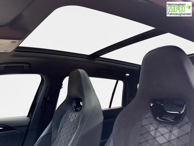 Volkswagen / Tayron / Schwarz / / / PLUG-IN+PANO+AHK+HuD+MATRIX+360 KAM+20ALU+ACC+eHK+BLACK STYLE, Bei den verwendeten Bildern kann es sich um Beispielbilder handeln, ggf. teilweise mit Sonderausstattung.