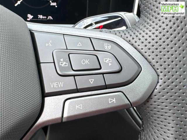 Volkswagen / Tayron / Schwarz / / / PLUG-IN+PANO+AHK+HuD+MATRIX+360 KAM+20ALU+ACC+eHK+BLACK STYLE, Bei den verwendeten Bildern kann es sich um Beispielbilder handeln, ggf. teilweise mit Sonderausstattung.