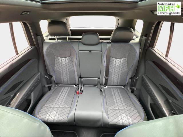 Volkswagen / Tayron / Schwarz / / / PLUG-IN+PANO+AHK+HuD+MATRIX+360 KAM+20ALU+ACC+eHK+BLACK STYLE, Bei den verwendeten Bildern kann es sich um Beispielbilder handeln, ggf. teilweise mit Sonderausstattung.
