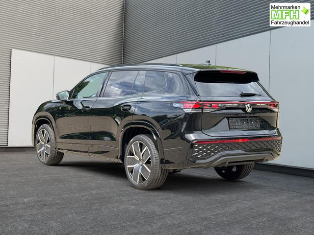 Volkswagen / Tayron / Schwarz / / / PLUG-IN+PANO+AHK+HuD+MATRIX+360 KAM+20ALU+ACC+eHK+BLACK STYLE, Bei den verwendeten Bildern kann es sich um Beispielbilder handeln, ggf. teilweise mit Sonderausstattung.