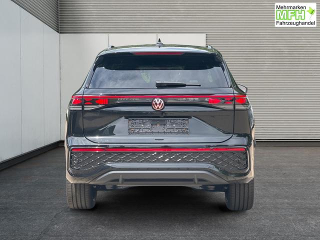 Volkswagen / Tayron / Schwarz / / / PLUG-IN+PANO+AHK+HuD+MATRIX+360 KAM+20ALU+ACC+eHK+BLACK STYLE, Bei den verwendeten Bildern kann es sich um Beispielbilder handeln, ggf. teilweise mit Sonderausstattung.