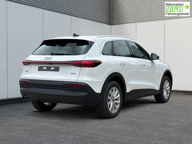 Audi / Q5 / Wei&szlig; / / / QUATTRO+NAVI+KAMERA+AHK+SHZ+PDC+ACC, Bei den verwendeten Bildern kann es sich um Beispielbilder handeln, ggf. teilweise mit Sonderausstattung.