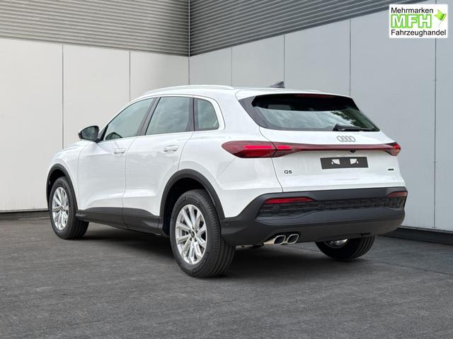 Audi / Q5 / Wei&szlig; / / / QUATTRO+NAVI+KAMERA+AHK+SHZ+PDC+ACC, Bei den verwendeten Bildern kann es sich um Beispielbilder handeln, ggf. teilweise mit Sonderausstattung.