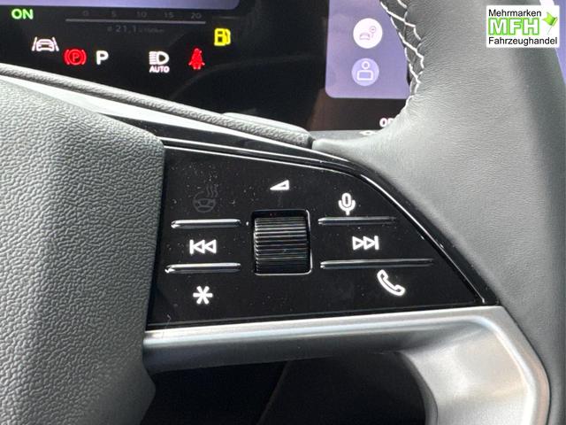 Audi / Q5 / Wei&szlig; / / / QUATTRO+NAVI+KAMERA+AHK+SHZ+PDC+ACC, Bei den verwendeten Bildern kann es sich um Beispielbilder handeln, ggf. teilweise mit Sonderausstattung.