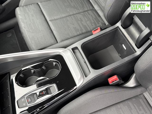 Audi / Q5 / Wei&szlig; / / / QUATTRO+AHK+NAVI+KAMERA+SHZ+PDC+ACC