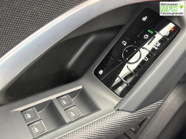 Audi / Q5 / Wei&szlig; / / / QUATTRO+AHK+NAVI+KAMERA+SHZ+PDC+ACC