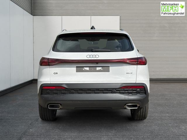 Audi / Q5 / Wei&szlig; / / / QUATTRO+AHK+NAVI+KAMERA+SHZ+PDC+ACC