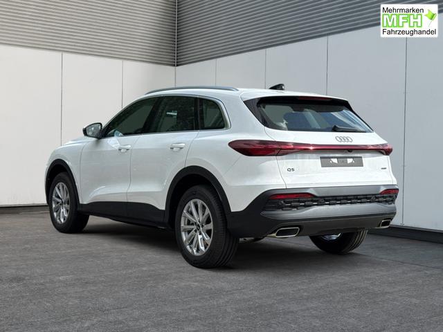 Audi / Q5 / Wei&szlig; / / / QUATTRO+AHK+NAVI+KAMERA+SHZ+PDC+ACC