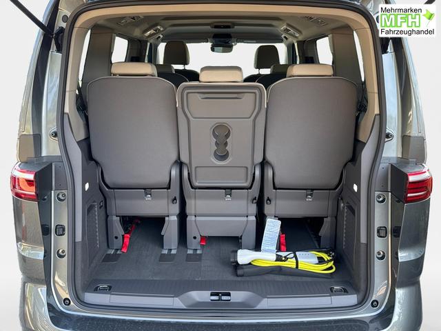 Volkswagen / T7 Multivan / / / / KURZ 4x4+7-SITZER+MATRIX+AHK+KAMERA+SHZ+17 ALU, Bei den verwendeten Bildern kann es sich um Beispielbilder handeln, ggf. teilweise mit Sonderausstattung.