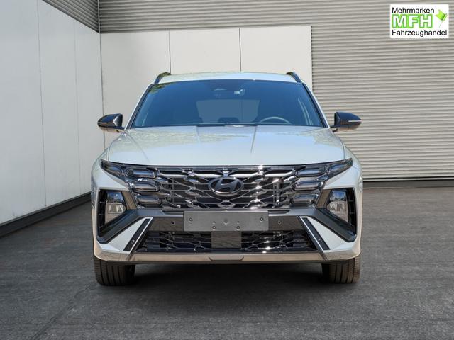 Hyundai / TUCSON / Grau / / / 4WD+NAVI+KAMERA+SHZ+LED+19''ALU+PDC, Bei den verwendeten Bildern kann es sich um Beispielbilder handeln, ggf. teilweise mit Sonderausstattung.