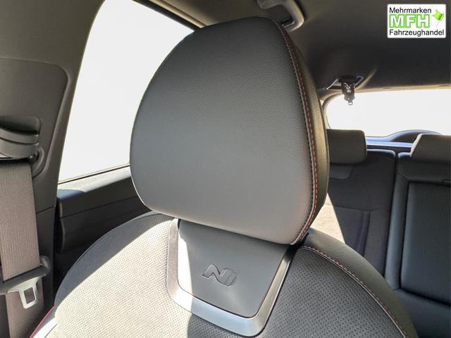 Hyundai / TUCSON / Grau / / / 4WD+NAVI+KAMERA+SHZ+LED+19''ALU+PDC, Bei den verwendeten Bildern kann es sich um Beispielbilder handeln, ggf. teilweise mit Sonderausstattung.