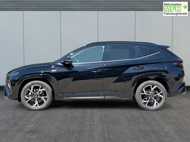 Hyundai / TUCSON / Schwarz / / / 4WD+NAVI+KAMERA+SHZ+LED+19''ALU+PDC, Bei den verwendeten Bildern kann es sich um Beispielbilder handeln, ggf. teilweise mit Sonderausstattung.
