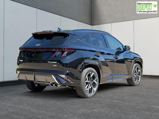 Hyundai / TUCSON / Schwarz / / / 4WD+NAVI+KAMERA+SHZ+LED+19''ALU+PDC, Bei den verwendeten Bildern kann es sich um Beispielbilder handeln, ggf. teilweise mit Sonderausstattung.
