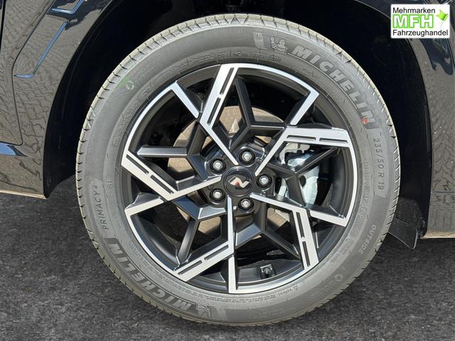Hyundai / TUCSON / Schwarz / / / 4WD+NAVI+KAMERA+SHZ+LED+19''ALU+PDC, Bei den verwendeten Bildern kann es sich um Beispielbilder handeln, ggf. teilweise mit Sonderausstattung.