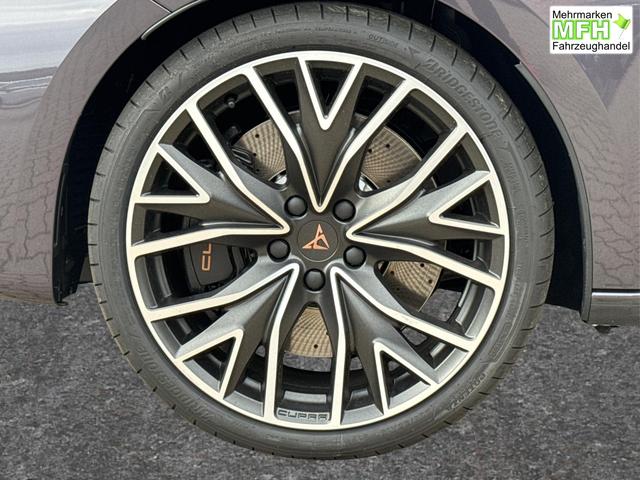 Cupra / Leon / Violett / / / NAVI+KAMERA+KESSY+MEMORY+SHZ+ACC+PDC+LED+19 ALU, Bei den verwendeten Bildern kann es sich um Beispielbilder handeln, ggf. teilweise mit Sonderausstattung.