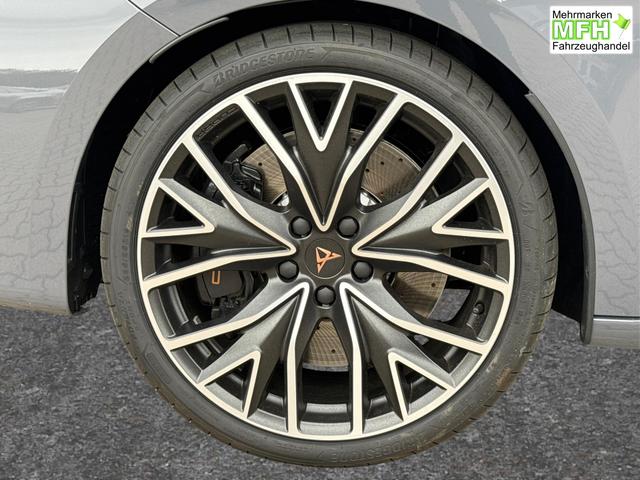 Cupra / Leon / Grau / / / NAVI+KAMERA+KESSY+MEMORY+SHZ+ACC+PDC+LED+19 ALU, Bei den verwendeten Bildern kann es sich um Beispielbilder handeln, ggf. teilweise mit Sonderausstattung.